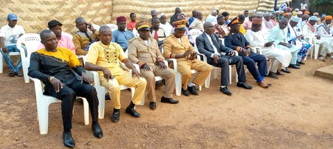 les chefs des villages.