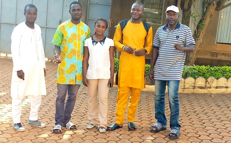 Sāmbá eyí ka pélsí nú